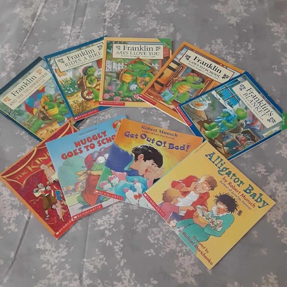 Asst books by Scholastic (9) books